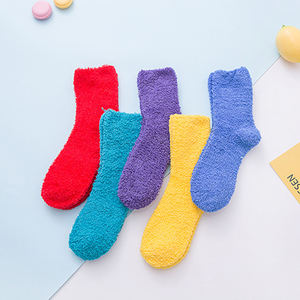 Offre Spéciale 2022 hiver épais chaud mi <span class=keywords><strong>Tube</strong></span> serviette chaussettes couleur unie antidérapant chaussettes de sol décontracté et sommeil pour les femmes utilisation quotidienne - Product Image 2
