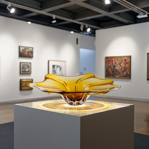 Bol en verre ambré de Murano, design sculpté en forme de fleur. Idéal pour <span class=keywords><strong>la</strong></span> décoration intérieure, l'affichage artistique, l'ajout de chaleur naturelle. - Product Image 3
