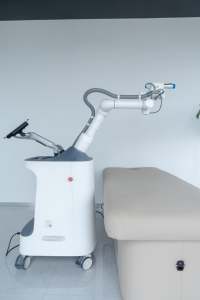 Robot de Masaje con IA, Brazo Robótico de Masaje de 6 Ejes con IA para Terapia Física y Bienestar Corporal con Escaneo Corporal 3D - Product Image 1