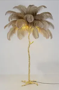 Hete Verkoop Struisvogelhars Koperen Hoek Staande Led Licht Moderne Nordic Luxe Boomtak Struisvogelveer Vloerlamp
