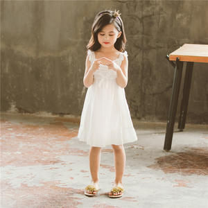 Robe blanche de haute qualité pour jeune fille, design boutique, populaire sur les plateformes de vente en ligne, pour la vente en gros de vêtements pour enfants aux États-Unis - Product Image 3