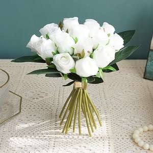 Roses rouges 18 têtes <span class=keywords><strong>Bouquet</strong></span> <span class=keywords><strong>de</strong></span> <span class=keywords><strong>mariée</strong></span> à tenir à la main Fleurs artificielles <span class=keywords><strong>en</strong></span> rose pour la décoration <span class=keywords><strong>de</strong></span> mariage à domicile - Product Image 4