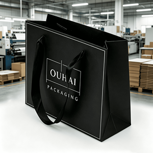 Sacs cadeaux en papier avec logo en noir mat et bordure blanche carrée, avec poignée en ruban de satin noir, personnalisés pour les vêtements, sacs de shopping de luxe - Product Image 1