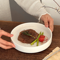 Assiettes rondes en céramique de porcelaine noire et blanche en gros, design de dîner haut de gamme, assiette à steak vierge pour restaurant