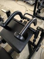 Máquina de entrenamiento de fuerza comercial popular con carga de placas para glúteos, máquina Smith 3D para ejercicios de cadera y glúteos para uso en gimnasios.