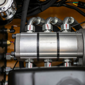 Livraison gratuite Huada Euro5 EPA <span class=keywords><strong>Kubota</strong></span> Diesel <span class=keywords><strong>Micro</strong></span> Skid Steer Mini Chargeur sur chenilles 1500 kg avec broyeur forestier et <span class=keywords><strong>tondeuse</strong></span> à gazon - Product Image 4