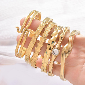 Zeadear ชุดกำไลข้อมือแบบเปิดที่มีพื้นผิวที่หรูหราเหนือกาลเวลามีหลายรูปทรงงูบิดเป็นรูปสี่เหลี่ยมขนมเปียกปูนชุบทอง18K - Product Image 2
