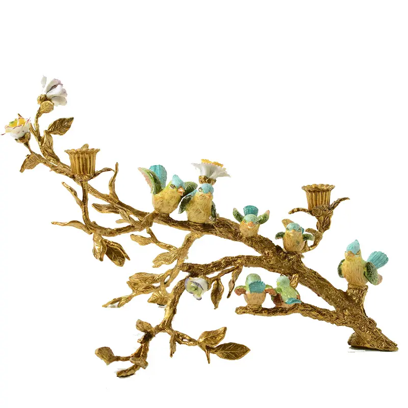 Articoli decorativi per la casa di lusso portacandele con ramo in ottone con uccelli e fiori in porcellana bianca