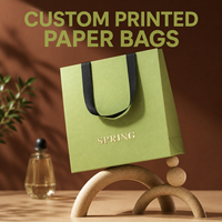 Sacs shopping en papier imprimé haut de gamme avec poignées en corde de coton, détails en relief UV et poignées en ruban premium