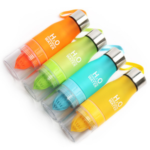 2020 último diseño portátil H2O limón nuevo Tritan de jugo de fruta de plástico infusión infusor botella de agua portátil - Product Image 4
