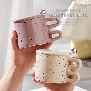 Tazza in Ceramica Colorata e Carina con Motivo a Pois in Stile Instagram, Design Creativo del Manico, Tazza per Colazione Unisex, Regalo per Coppie - Product Image 1