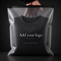 Sacs refermables en PE mat avec logo personnalisé, sacs d'emballage refermables réutilisables pour vêtements, emballages de marque pour boutiques de vêtements