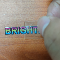 Autocollants en vinyle imperméables imprimés sur mesure avec logo transparent, finition argentée, marque Brightpac