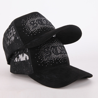Gorra de Camionero Personalizada de Alta Calidad con Logos Completamente Bordados en Malla de Gamuza y Pedrería Brillante