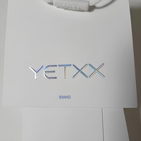 Étiquette suspendue en papier de luxe écologique avec logo holographique UV personnalisé, recyclable, pour vêtements haut de gamme, chaussures et sacs
