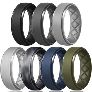 Bague de mariage personnalisée en <span class=keywords><strong>silicone</strong></span> respirant pour homme avec rainure intérieure et bord en gradin Bague de fiançailles élégante - Product Image 1