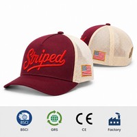 Cappello da Baseball Personalizzato all'Ingrosso a 5 Pannelli con Ricamo 3D a Rilievo, Motivo Etnico a Foglia, Bicolore Crema e Blu Navy, Visiera Curva, Logo Scritto e Patch Bandiera USA
