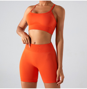 Ensemble de fitness pour femme : Soutien-gorge de sport et de yoga sans coutures à dos croisé réglable avec coussinets amovibles et short de yoga taille haute à séchage rapide et effet push-up - Product Image 5