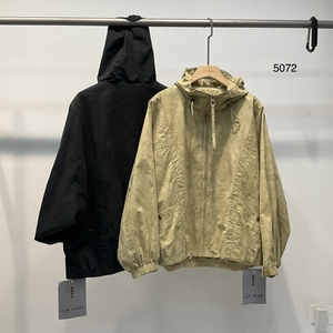 เสื้อแจ็คเก็ตมีฮู้ดแบบควิลท์ปักลายตามสั่งสำหรับทุกเพศ ซิปแบบตั้ง ป้องกันน้ำ กันลม ระบายอากาศ แห้งเร็ว สไตล์ลำลอง สำหรับฤดูใบไม้ร่วง - Product Image 3