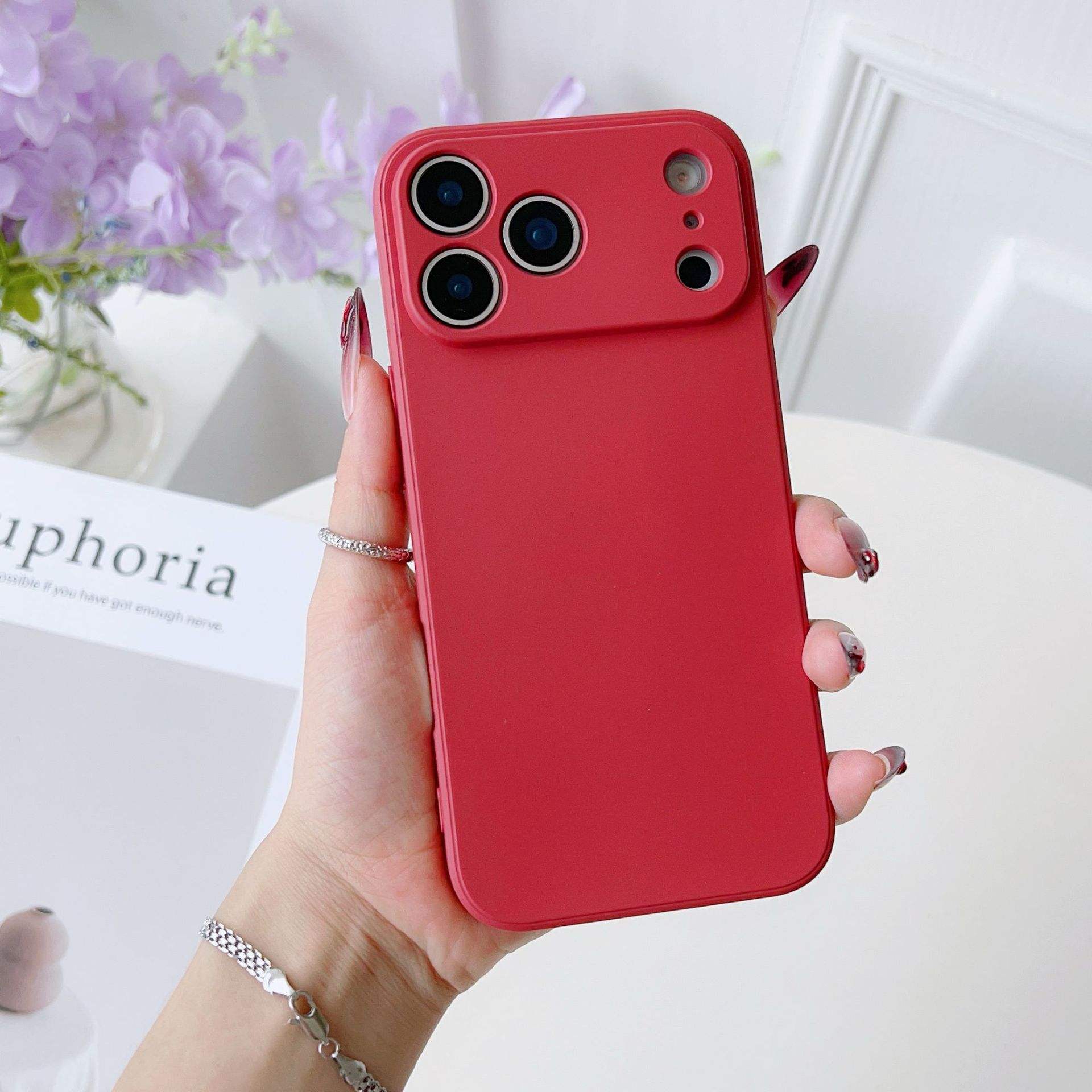 สีแดงเข้ม