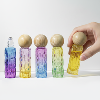 Vente en gros directe usine : Flacons de luxe en verre de 10 ml avec bouchon en bois et roll-on dégradé pour parfums et huiles essentielles féminines