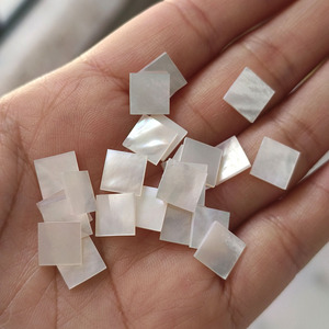 Écailles de nacre blanche carrées 8x1mm, pierres précieuses naturelles pour la fabrication de bijoux - Product Image 5