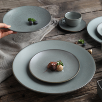 Ensemble d'assiettes à dîner rondes en céramique solide de haute qualité, vente en gros, modernes, pour hôtels / maison / cadeaux / mariages, personnalisables