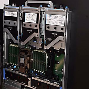 Serveur R7615 avec processeur EPYC 9634, 16 baies SFF, disques SSD SAS/SATA de 1,92 To, alimentation 1400 W, serveur rack 2U, 32 Go de mémoire - Product Image 2