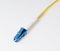 Câble de raccordement optique à pigtail monomode G652D SC LC APC UPC, prix usine APT, garantie 3 ans, pour utilisation FTTH/FTTX