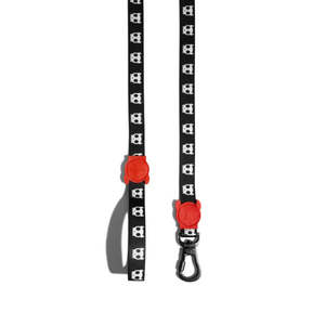 สายจูงสุนัขลายขาวดำ รุ่น Skull Leash 2.0 หัวเข็มขัดสีแดง - Product Image 1