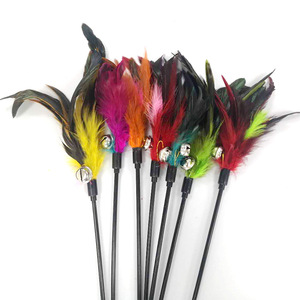 Nouveau jouet pour chat, jouet à plumes coloré pour chat, accessoires pour animaux de compagnie, bâton long avec clochette, jouet amusant pour chat, commerce électronique transfrontalier. - Product Image 5