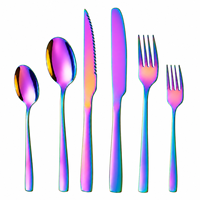 Cuillère, fourchette et couteau à steak modernes en acier inoxydable poli effet miroir arc-en-ciel pour hôtels, restaurants et mariages