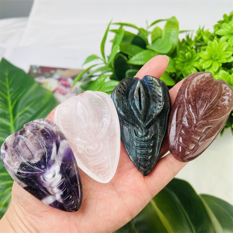 Jinsiy femdom qul yalash XXX yakkaxon ruslar