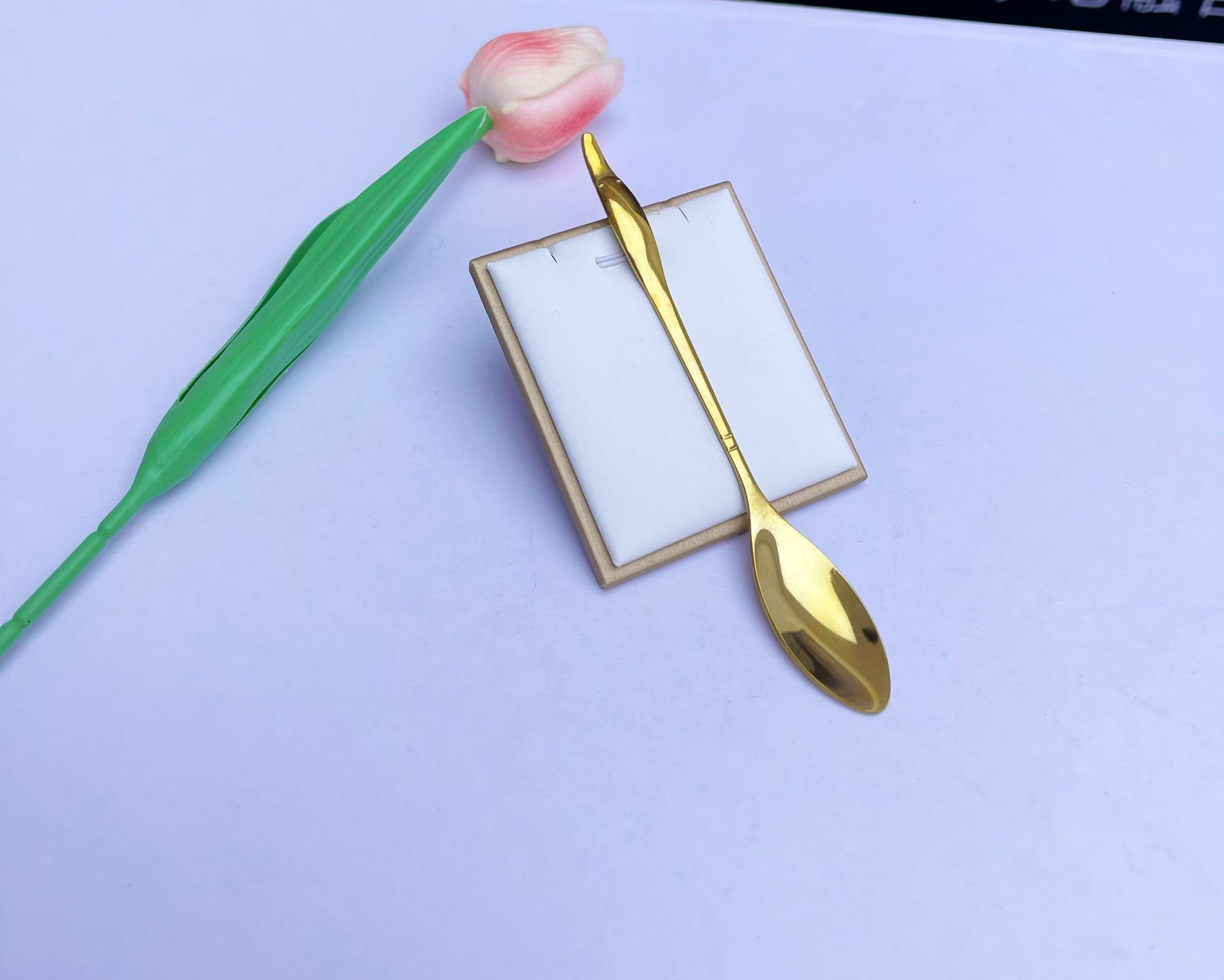 ช้อนหงส์ทอง