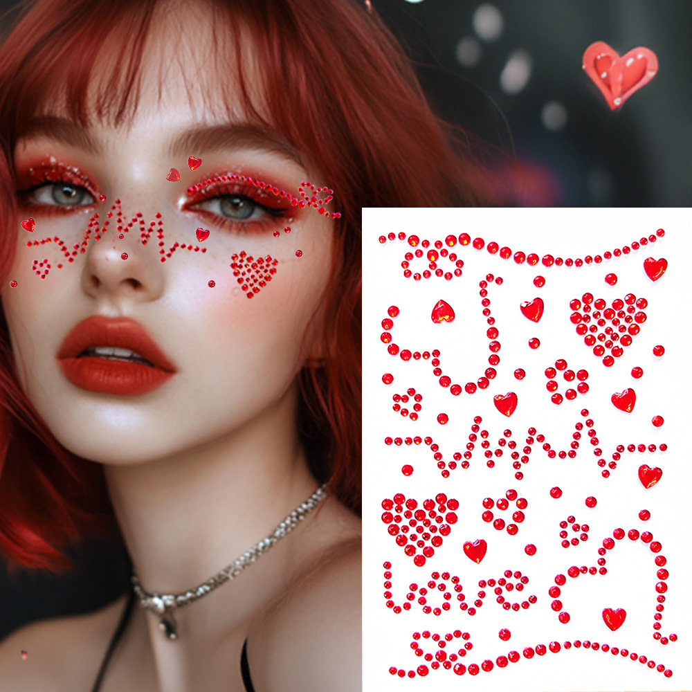 Eyeliner en forme de coeur avec strass scintillants