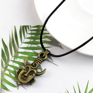 Collar gótico Retro que rodea a las fuerzas del <span class=keywords><strong>mal</strong></span>, colgante <span class=keywords><strong>de</strong></span> cuero, regalo - Product Image 4