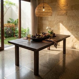 Una mesa de comedor de madera maciza de estilo rústico con borde natural y patas rectas y robustas, la elección perfecta para cualquier comedor. - Product Image 4