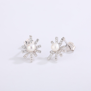Pendientes de perlas de agua dulce: engaste de cinta de cobre plateado con circonita cúbica – Joyería elegante para mujer, a la moda - Product Image 2