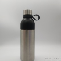 Bouteille d'eau isotherme à double paroi en acier inoxydable de bonne qualité 500 ml - Durable et réutilisable pour l'extérieur