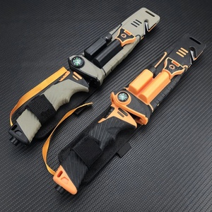 Cuchillo Multifuncional para Camping y Caza al Aire Libre con Encendedor y Mini Linterna, Personalizable OEM, Hoja Fija 7Cr13Mov - Product Image 5