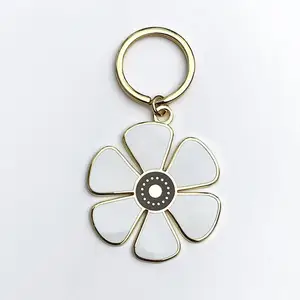 Popüler emaye anahtarlık Metal özelleştirilmiş tasarım gülen çiçek yumuşak emaye anahtarlık Metal özel Diecut anahtarlık