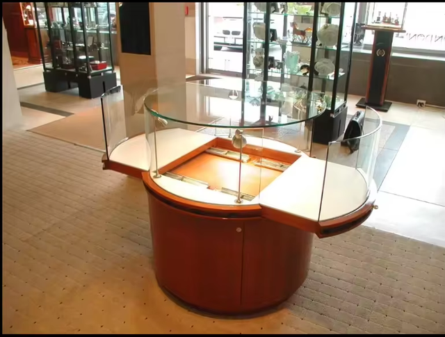 Luxury Modern Customizable Museum & Jewelry Display Case with Glass and LED Lighting for Watch Stores