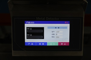 เครื่องตรวจจับโลหะในเนื้อสัตว์แบบสายพานลำเลียงสำหรับผลิตภัณฑ์อาหารที่มีประสิทธิภาพสูง พร้อมวิธีคัดแยกที่ปรับแต่งได้ รุ่น NG-706 เครื่องตรวจจับโลหะในอาหาร NG-7 - Product Image 4
