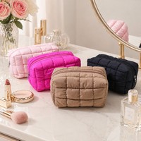 Tas Kosmetik Nylon Quilted Warna Solid Logo Kustom, Tas Makeup Tahan Air, Kapasitas Besar, Tempat Perlengkapan Mandi untuk Perjalanan