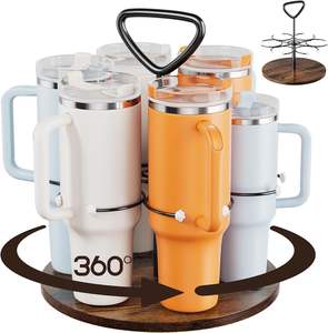 Organizador de Botellas de Agua para Vasos Stanley, Soporte para Vasos con Base Giratoria de Madera y Asa Desmontable - Product Image 1