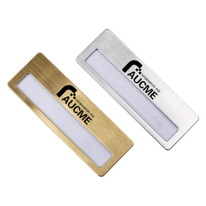 Insigne nominatif en métal vierge personnalisé pour le personnel de marque nom de l'école plaque signalétique Die frappé gravé broche broche revers