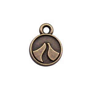 Custom Messing Logo Sieraden Tags Maken Zink Legering Reliëf Armband Hanger Voor Kinderen Armband - Product Image 1