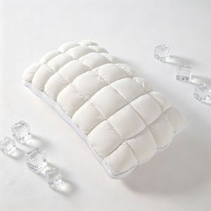 Coussin de nuque moderne en forme d'ananas Clair Cloud, best-seller transfrontalier, avec insert en mousse haute résilience et ultra-douce - Product Image 3