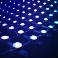 Pantalla LED para Publicidad Exterior P55, Pantalla de Malla con SDK para Tiendas Minoristas, Centros Comerciales, Metro y Fachadas de Edificios de Aeropuertos