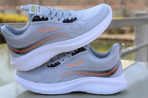 Zapatos de estilo casual para hombre, ligeros, acolchados, transpirables y versátiles, ideales para uso deportivo y diario. - Product Image 3